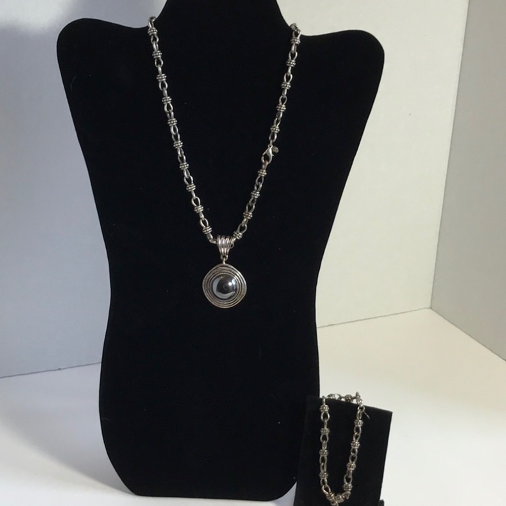 💚 3 for $20 💚 Necklace and bracelet